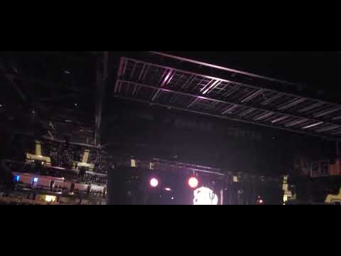 Elon Musk gets booed by the crowd at Dave Chappelle