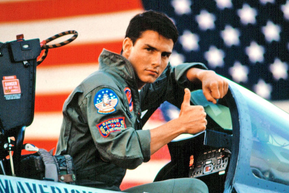 Top Gun 2: New Set Photos Show Tom Cruise In A Bomber Jacket