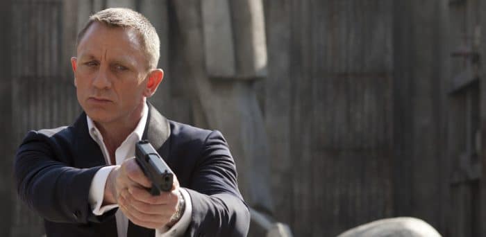 Daniel Craig's injury suspends the shooting of Bond 25 movie.