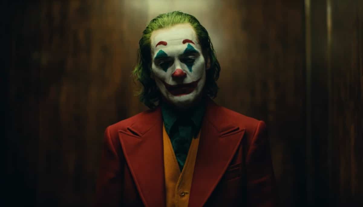 Lucky Fan Witnessed Joaquin Phoenix’s Joker Stair Dance Scene in Real Time