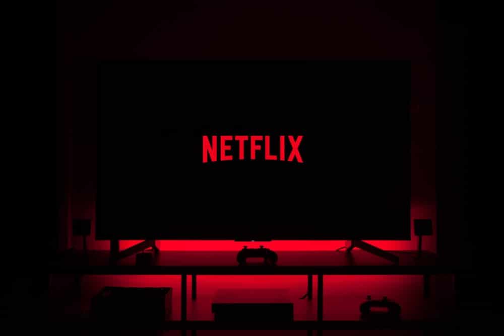 6 Ways to Watch Netflix with Friends and Family Far Away