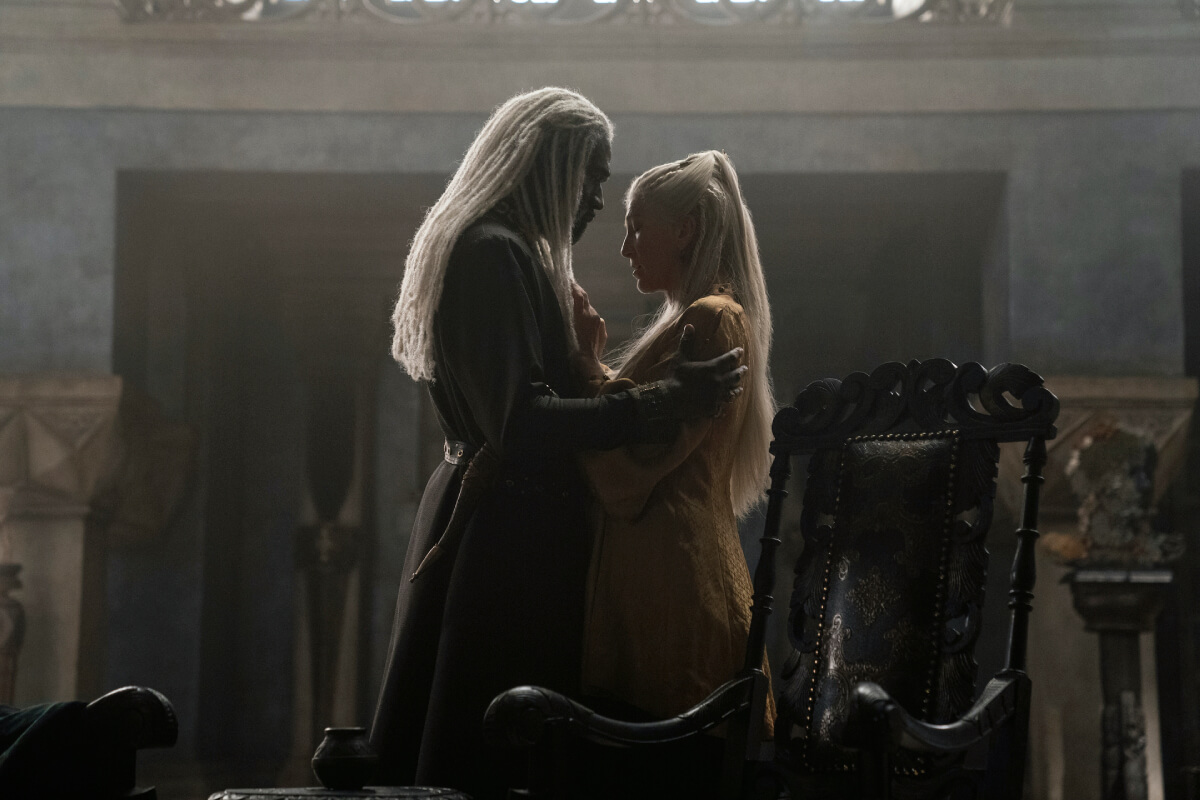 Lord Corlys Velaryon (Steve Toussaint) and Rhaenys Targaryen (Eve Best)