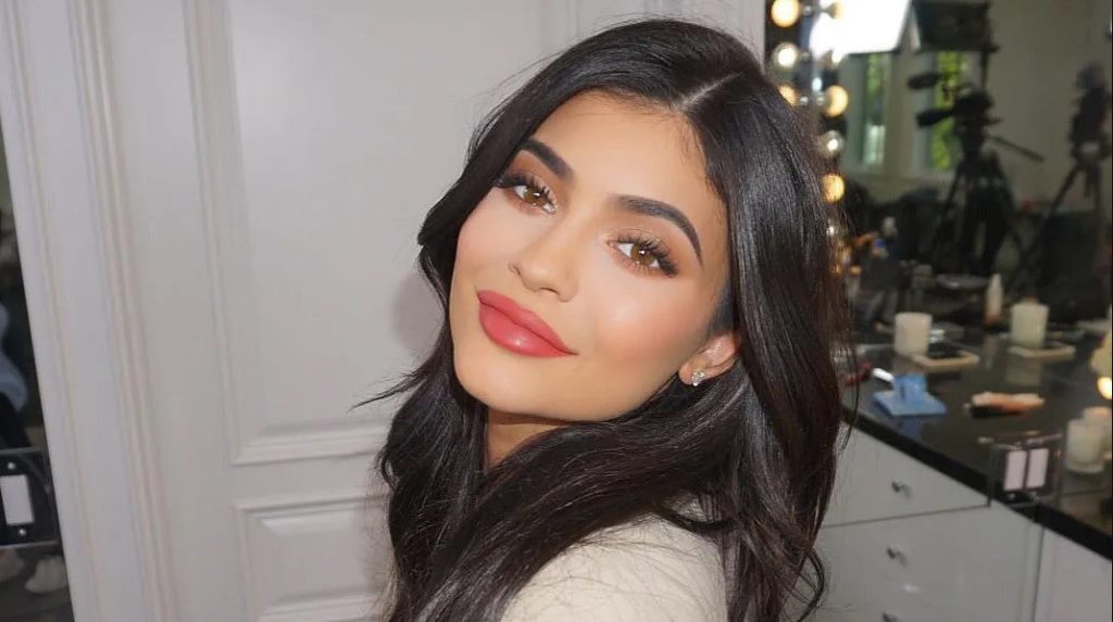 kylie jenner set  lose millions  dollars  kylie cosmetics