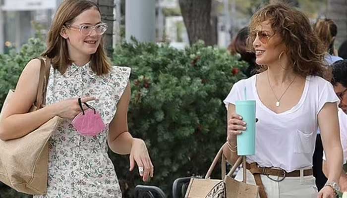 Jennifer Lopez with Violet Affleck
