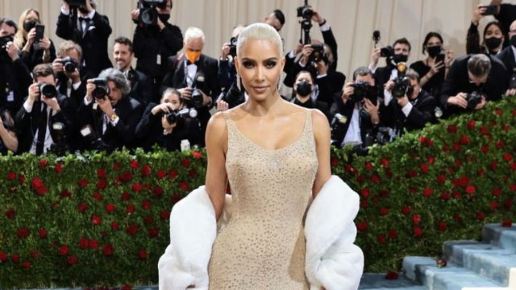 Kim Kardashian Files Restraining Order Against Mystery Man Trying to ...