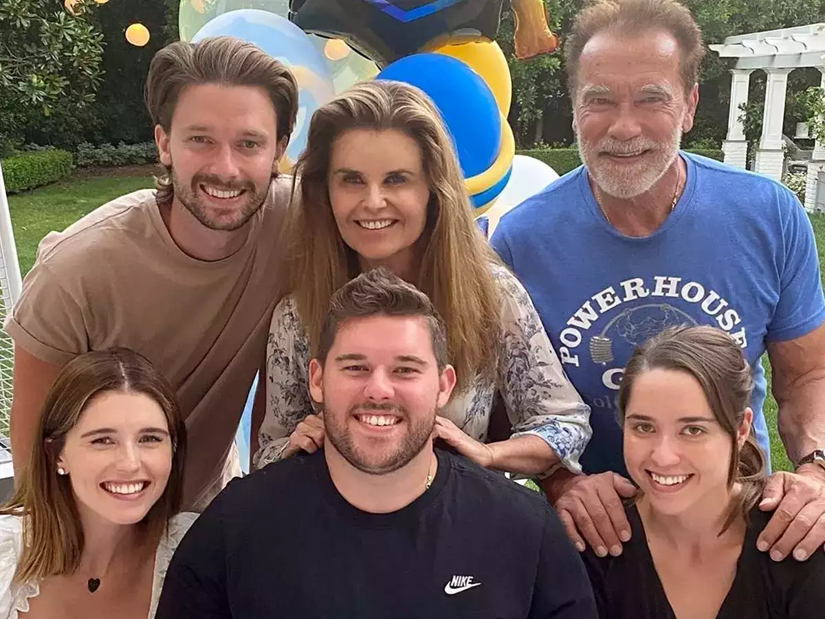 Arnold Schwarzenegger and Maria Shriver with their kids