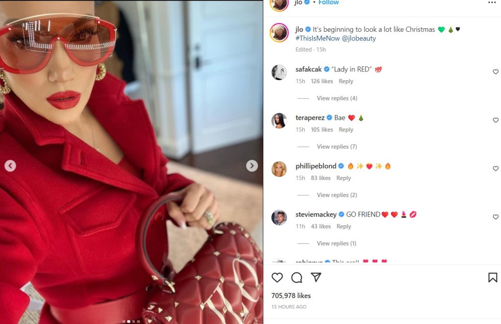 Jennifer Lopez Looks stunning in this red outfit