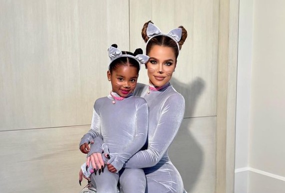 Khloé Kardashian with her daughter True
