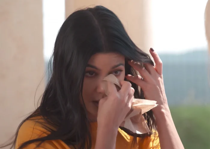 Kourtney Kardashian called out for stealing styles by Kendall Jenner