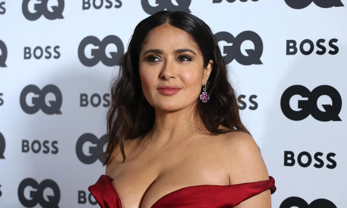 THROWBACK! Salma Hayek Gets Candid About The Negative Effects Of Having  Huge Boobs; Reveals 'People Said I Had Breast Augmentation'!