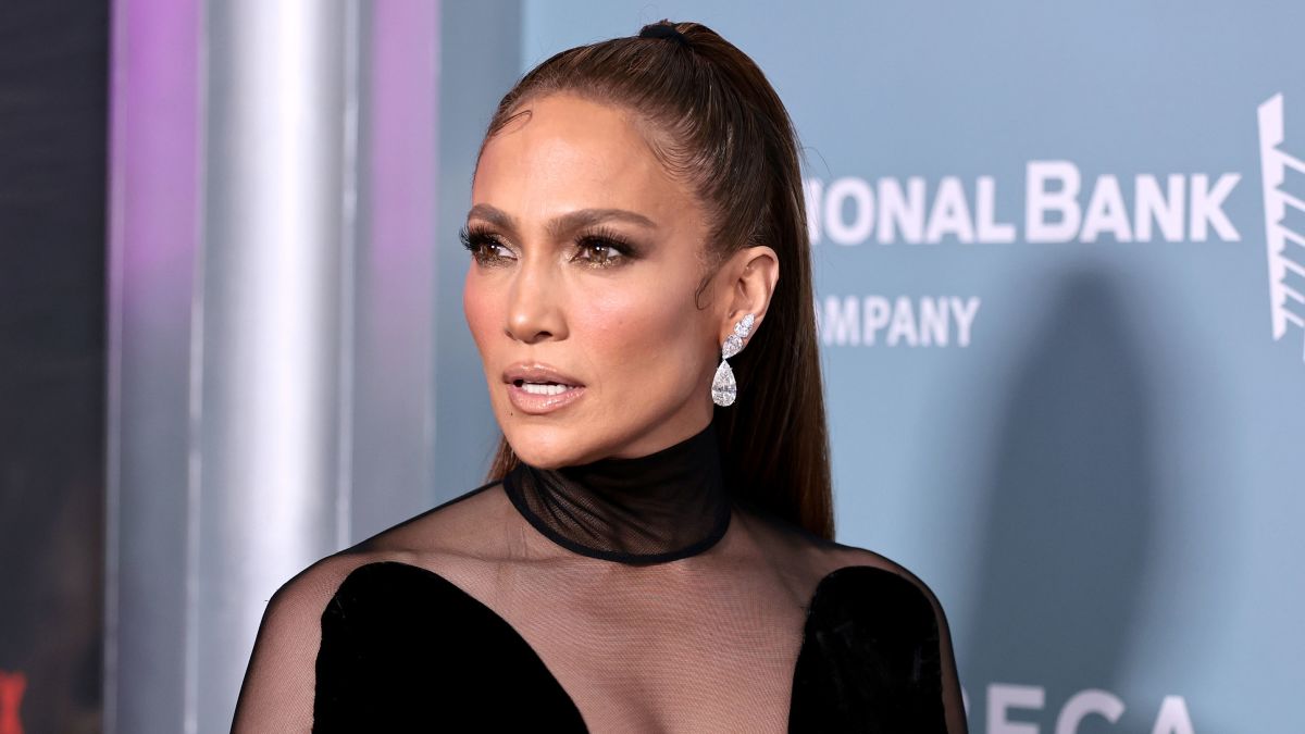 Jennifer Lopez, Tops