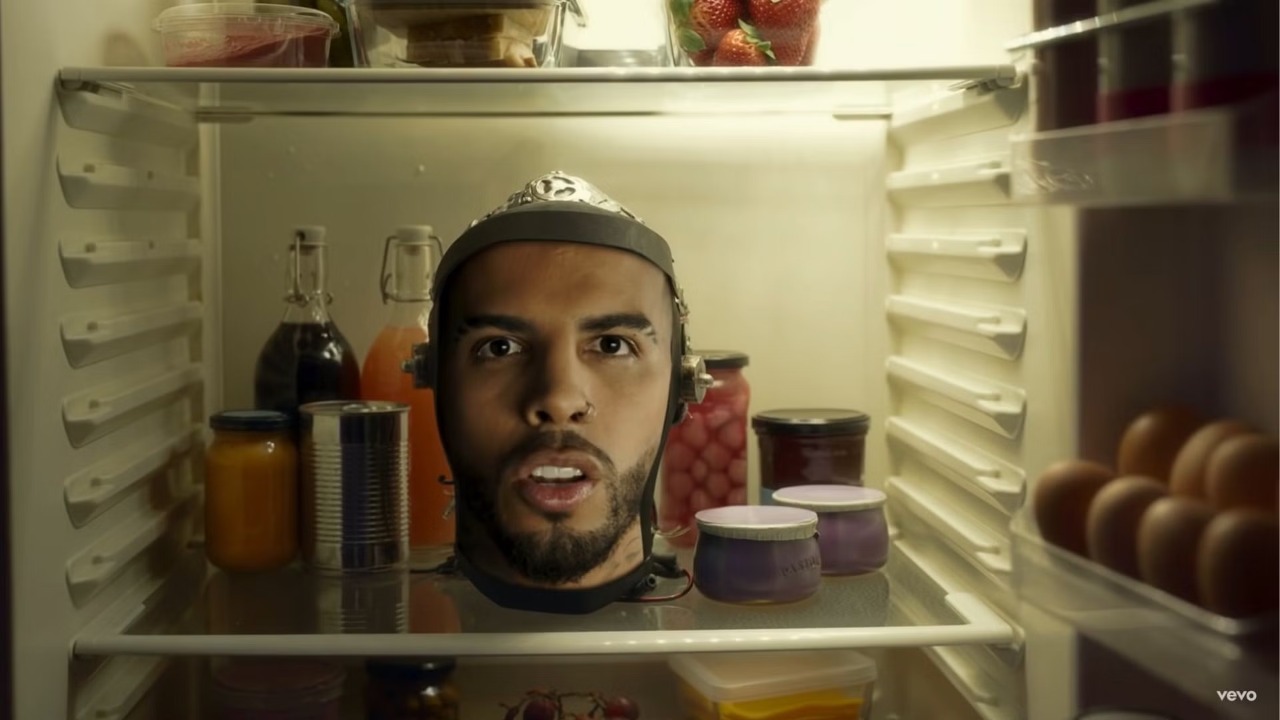 The fridge scene from Shakira's song, Te Felicito