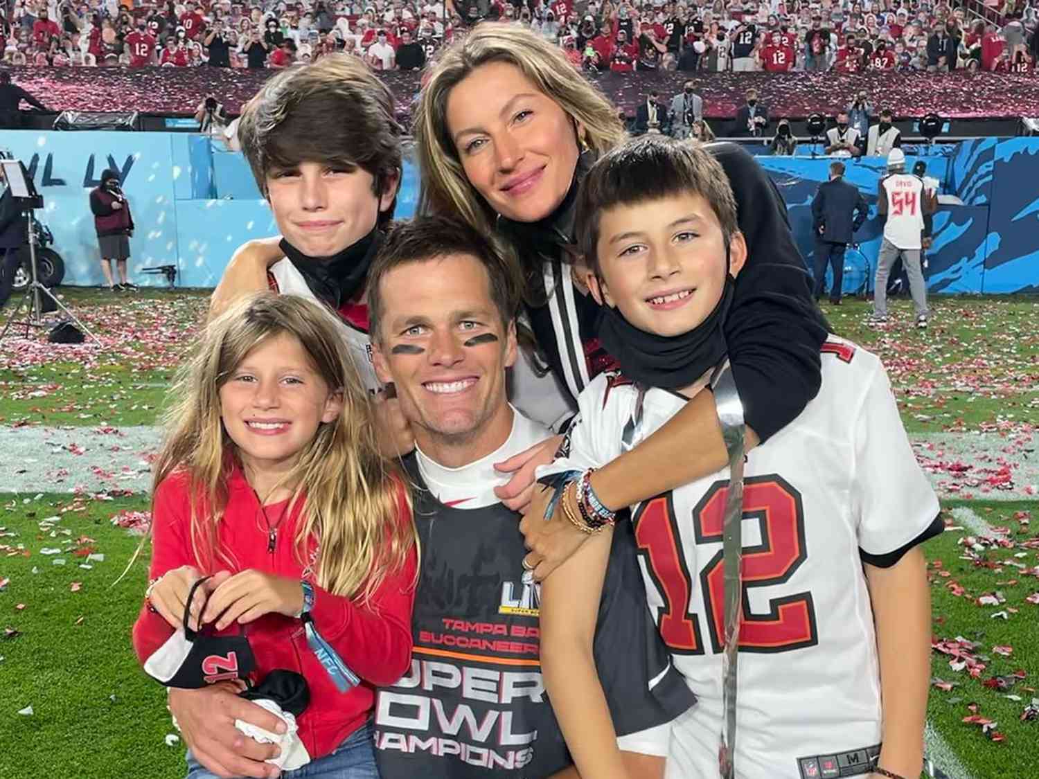 Tom Brady and Gisele Bundchen with their kids