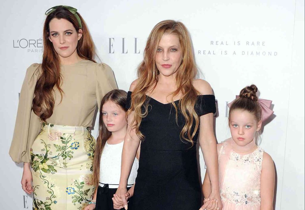 Lisa Marie with her daughters