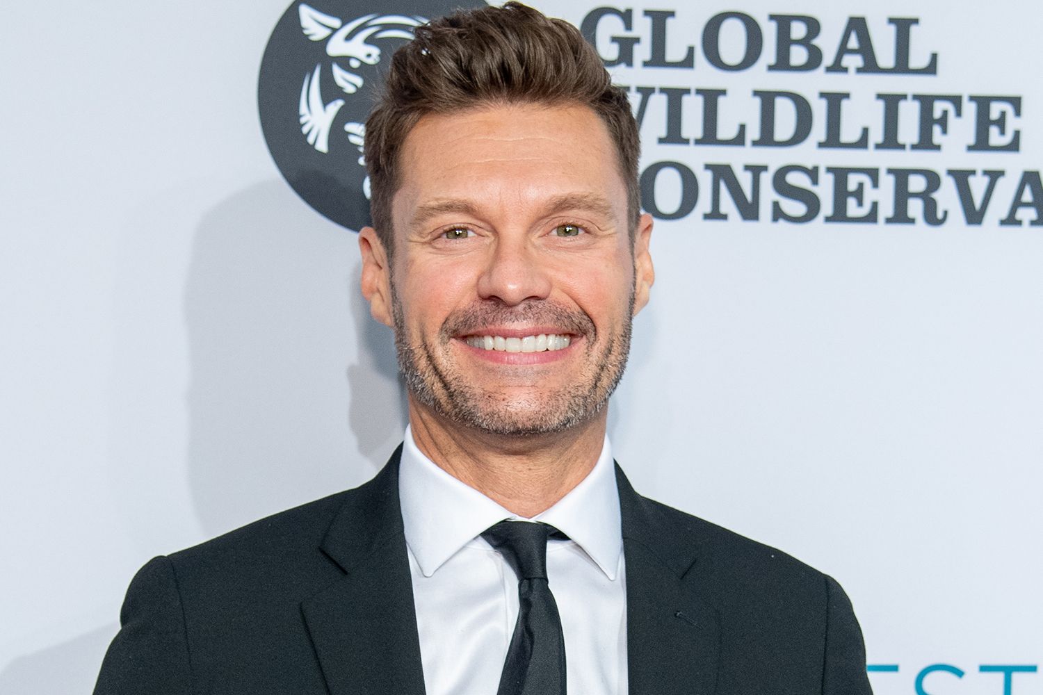 Kelly Ripa and Mark Consuelos Bid Adieu to Ryan Seacrest, Host Farewell