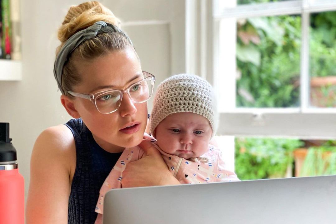 Amber Heard con su hija Oonagh