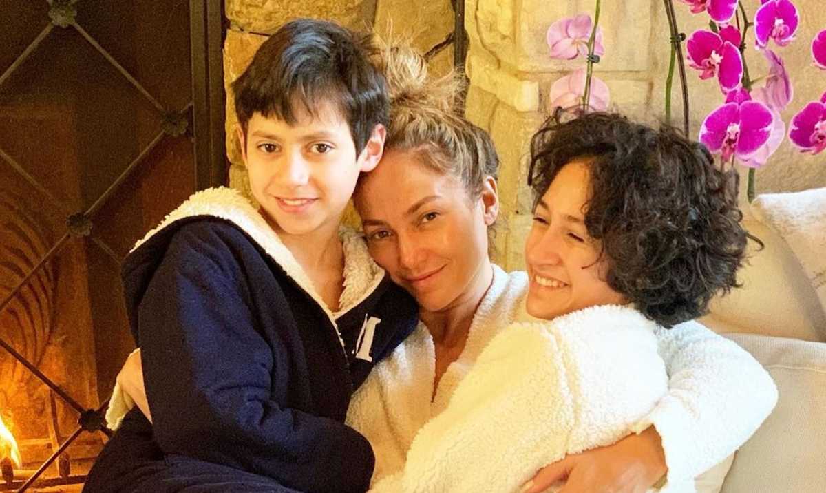 Jennifer Lopez with Max and Emme Muñiz 