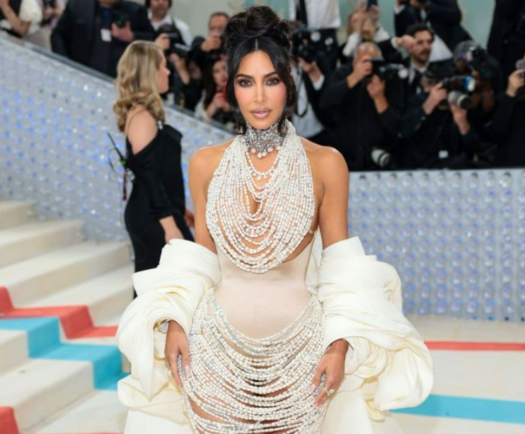Kim Kardashian's Met Gala 2023 Schiaparelli Dress Has 50,000 Pearls – WWD
