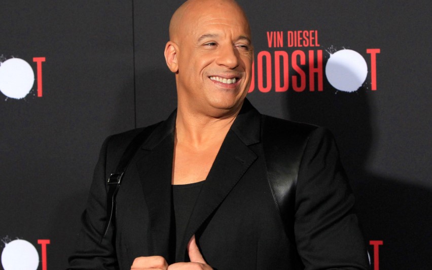 Lilo on X: Acho que um dos caras mais complexados com altura é o Vin  Diesel. Ele aparece da mesma altura do The Rock no filme, mesmo ele falando  que tem 1,82m