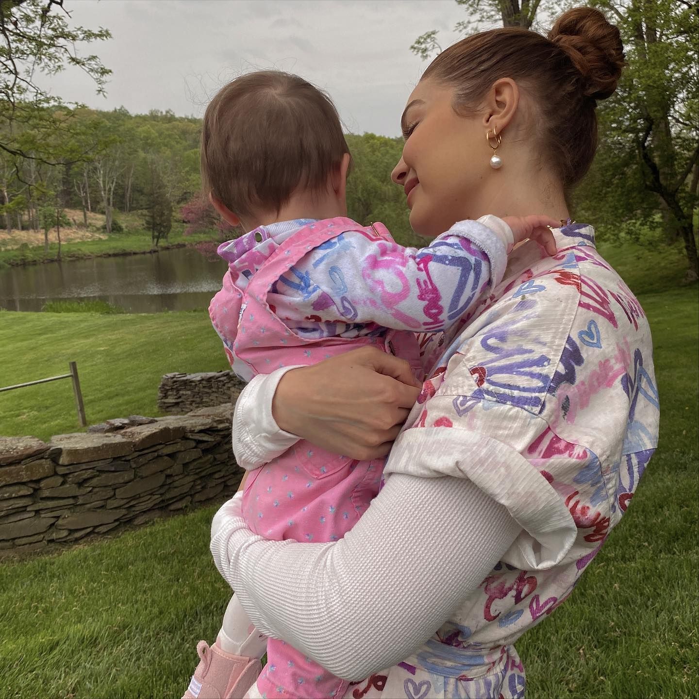 Gigi Hadid with daughter Khai 