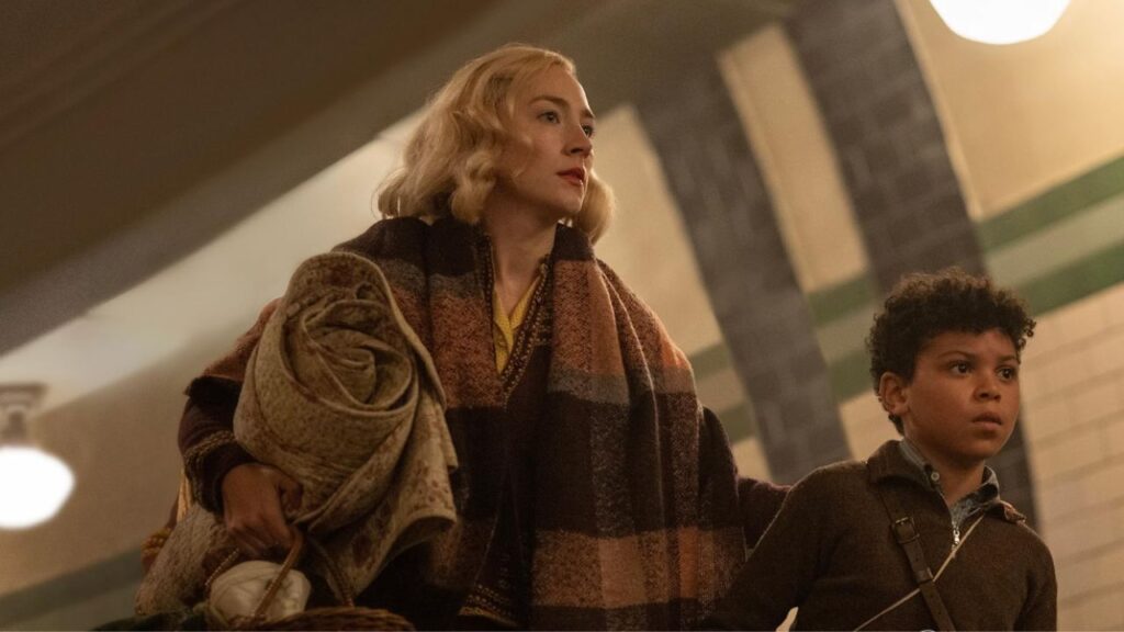 Saoirse Ronan and Elliott Heffernan in Blitz 